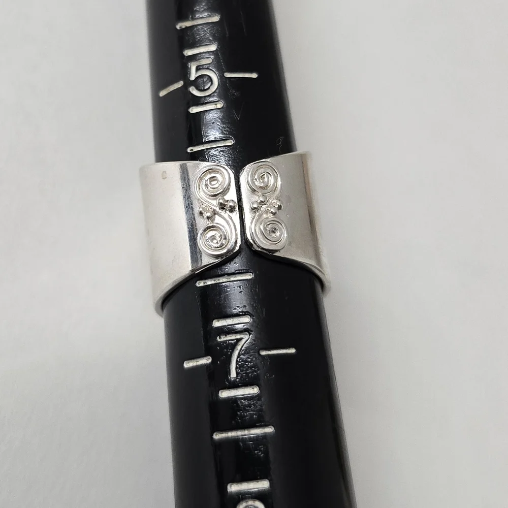 Sajen Sterling Silver 925 MOP Moon Face Ring